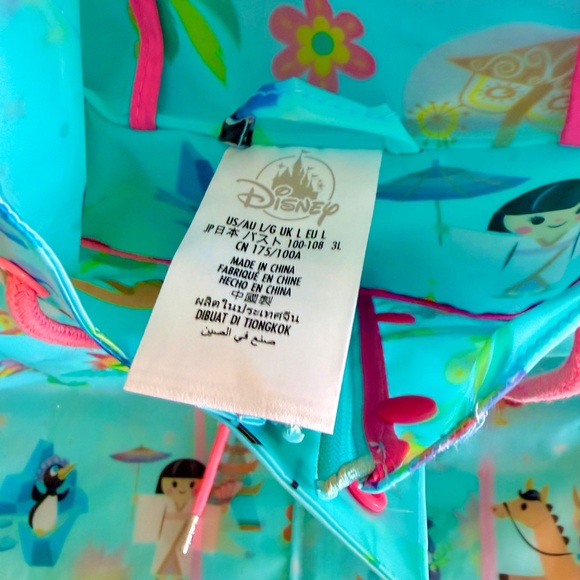 Disney It’s a Small World Women’s Raincoat Sz Large New w/o tags - Picture 11 of 15